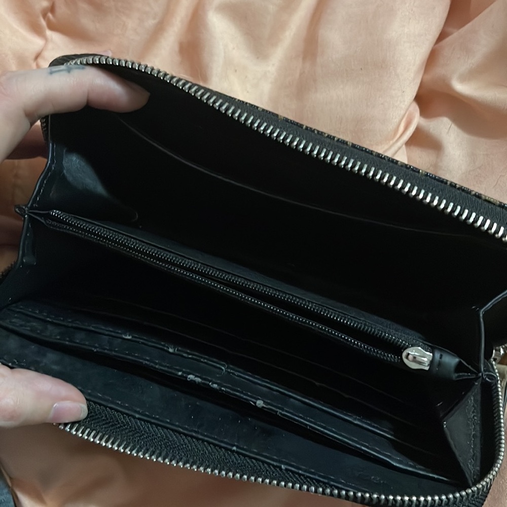 Guess wallet - Picture 2 of 5